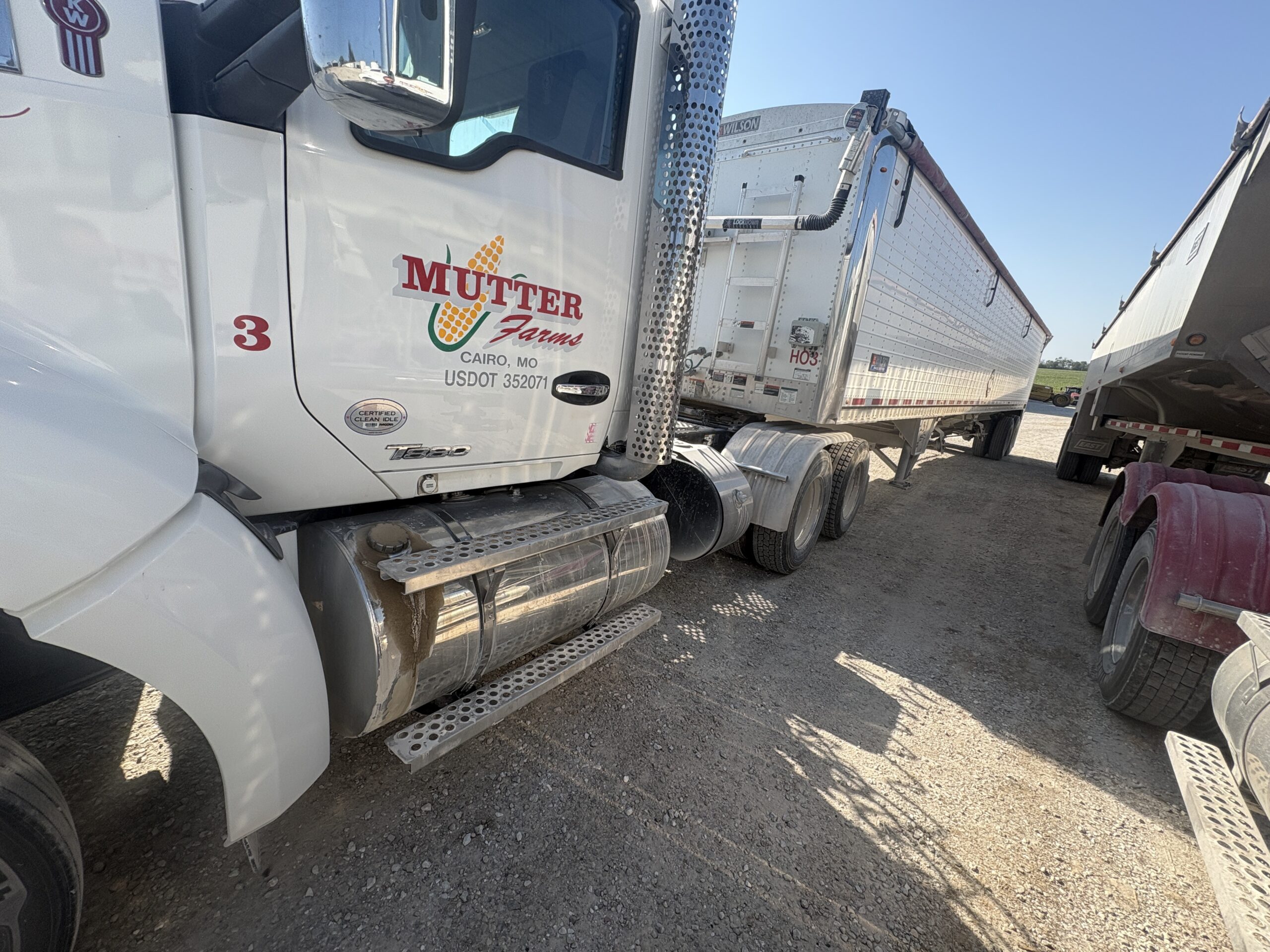 18 wheeler corn hauling job