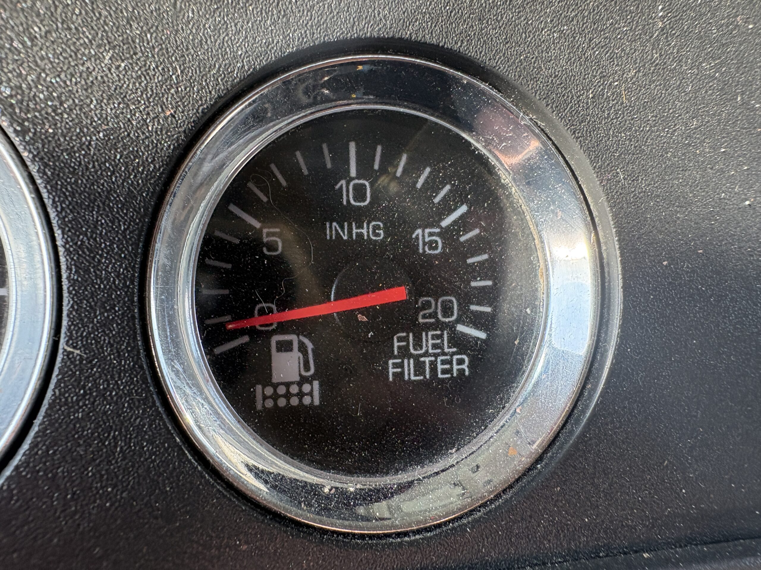 Kenworth semi in cabin file filter gauge