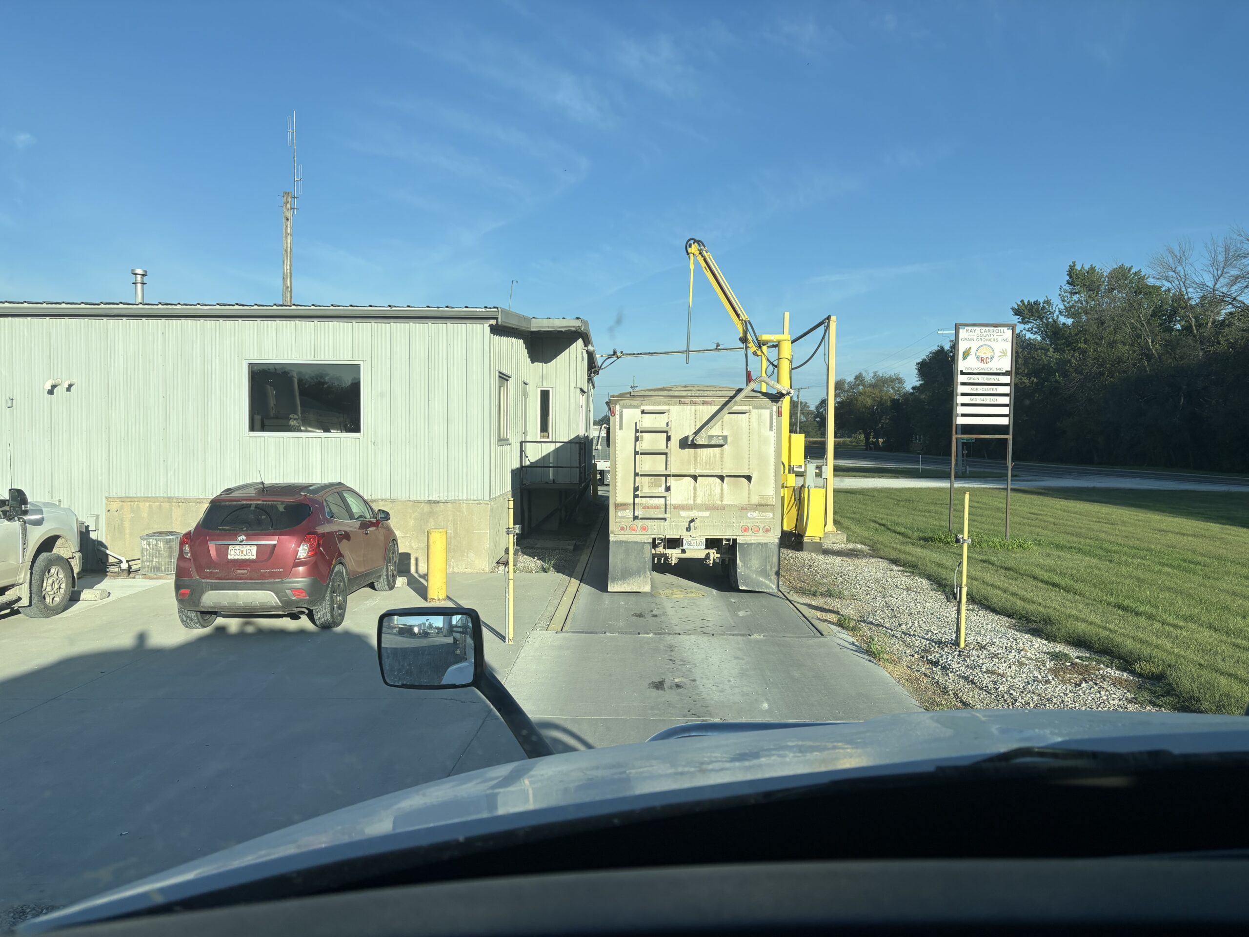 Intake grain elevator scale