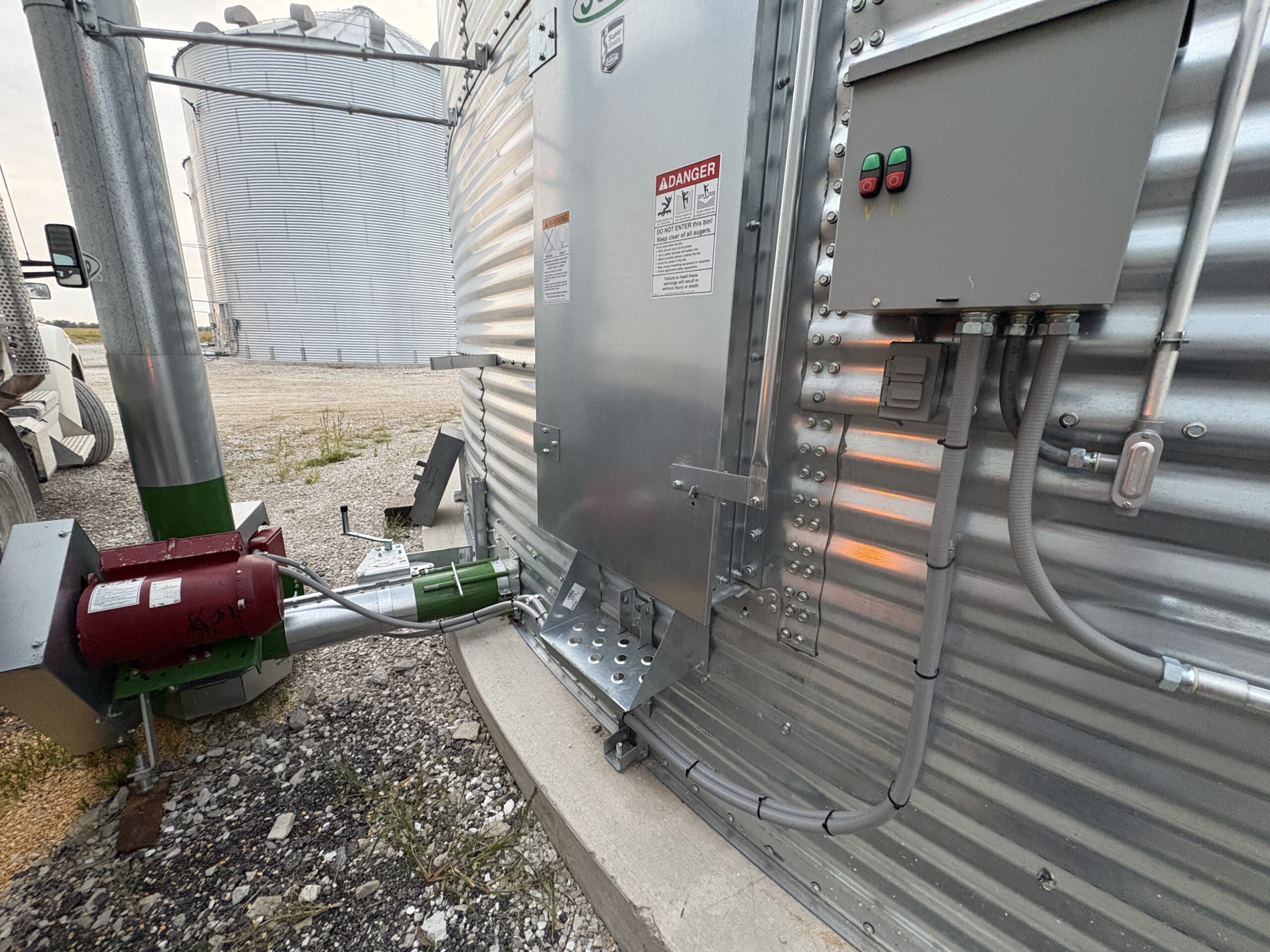 Grain bin motor vertical and horizontal auger